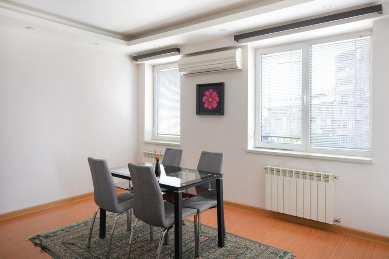 Ris Central Apartments 耶烈万 外观 照片