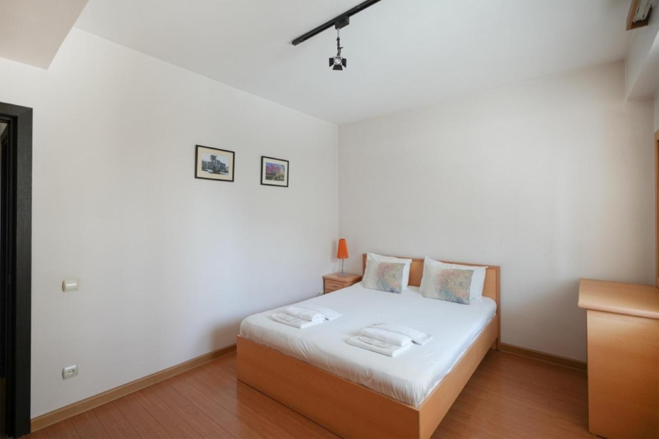 Ris Central Apartments 耶烈万 外观 照片