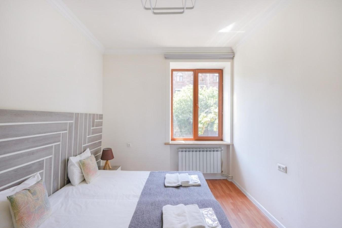 Ris Central Apartments 耶烈万 外观 照片
