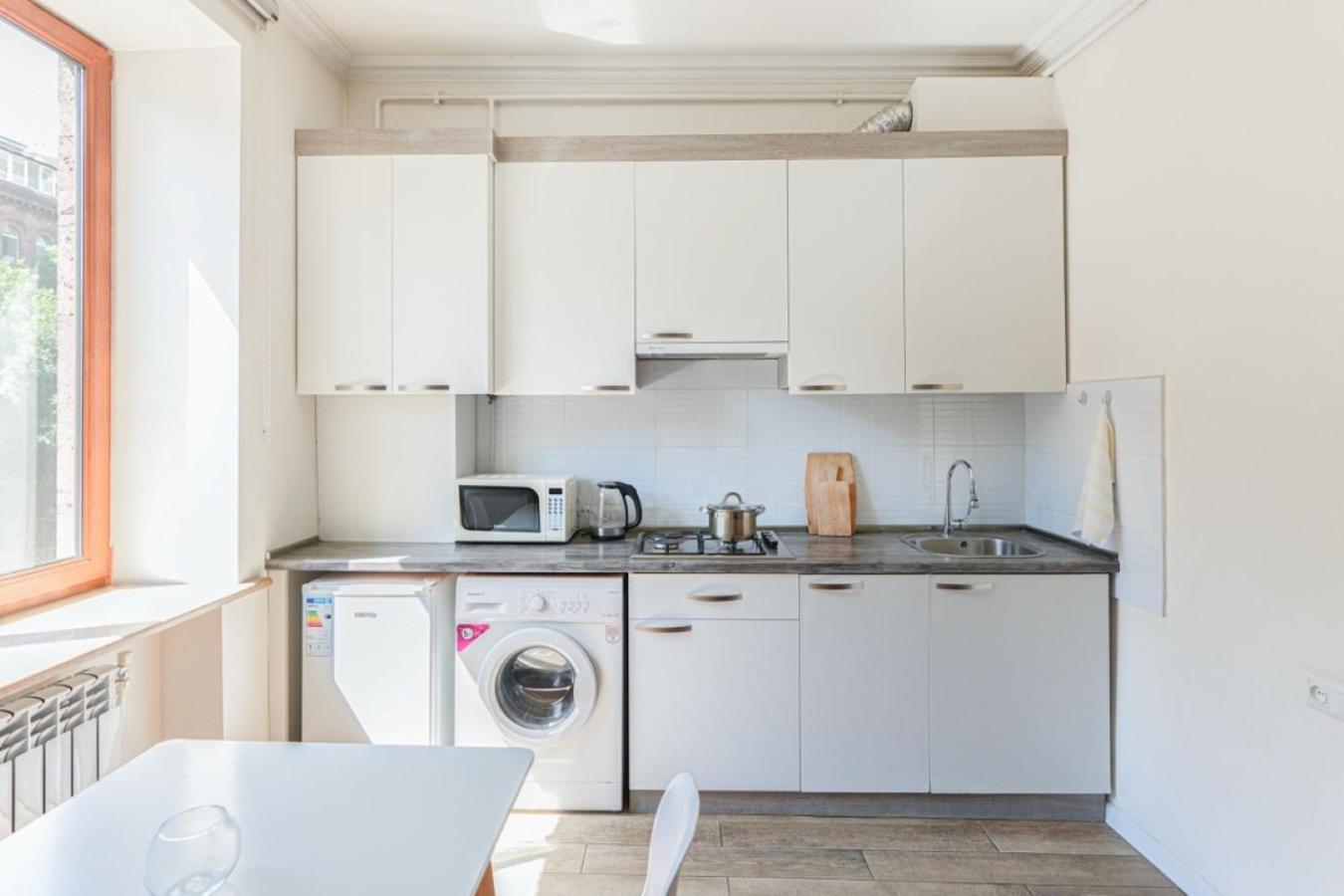 Ris Central Apartments 耶烈万 外观 照片